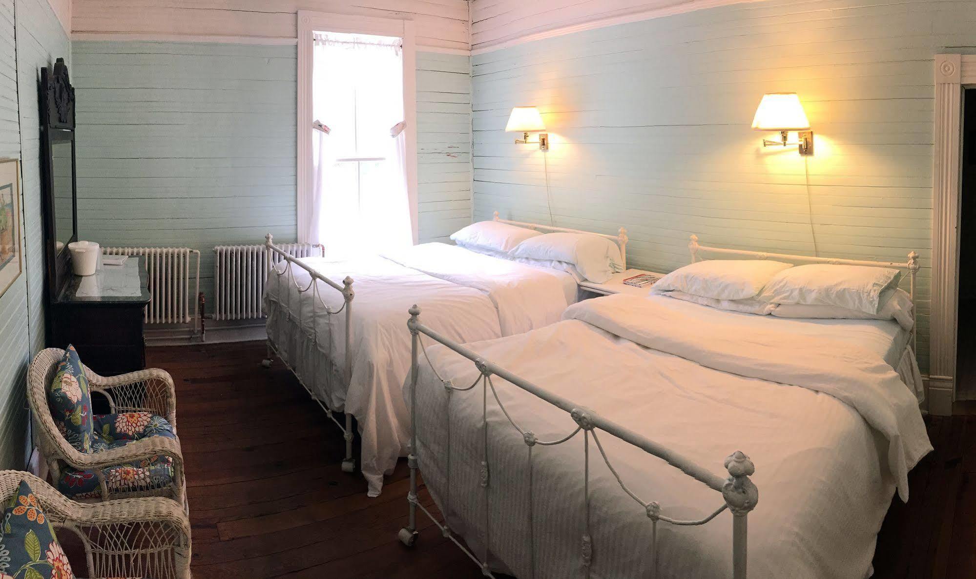 Grand Old Lady Hotel Вейнсвілл Екстер'єр фото